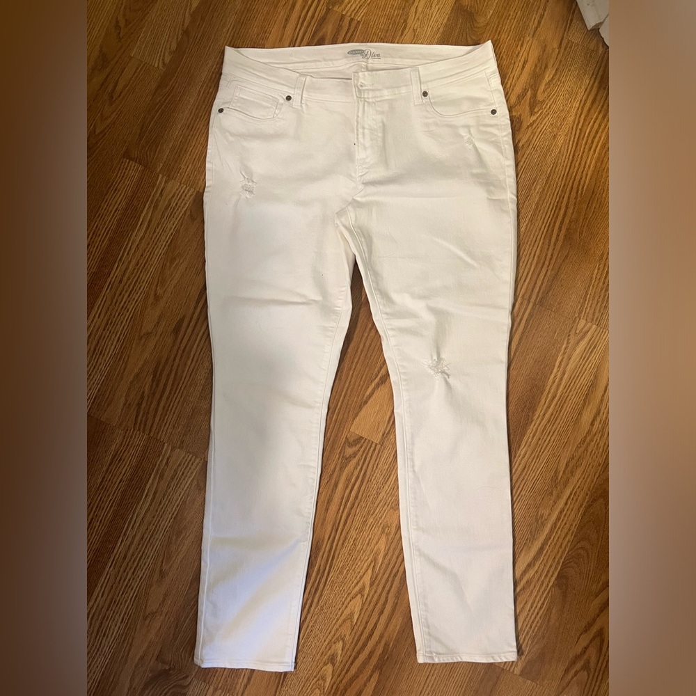 NWOT Old Navy white jeans